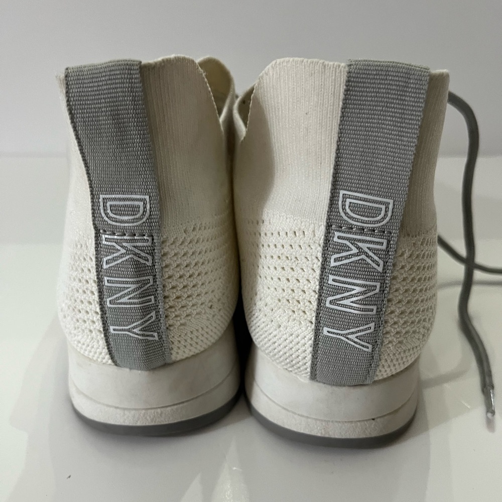 DKNY Womens Knit Slip-on Sneakers Trainers White Size 8m